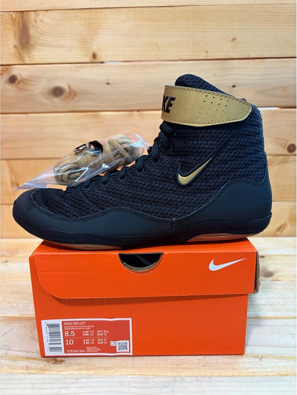 Brand new Discontinued Nike Inflict 3 wrestling shoes - 325256-004 Mens 8.5 W 10